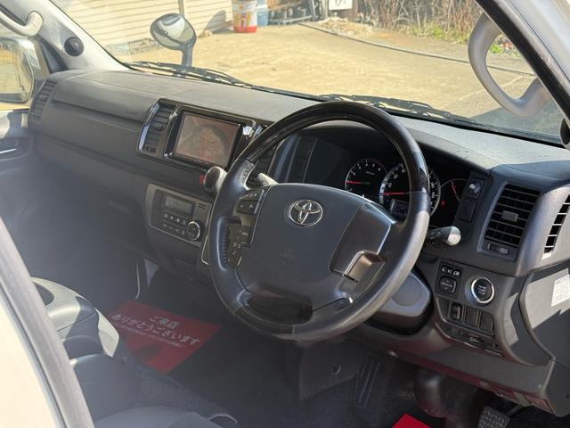 ハイエースバン スーパーＧＬ　ダークプライム　特別仕様車　ベットキット　フロントモデリスタ　社外１５インチＡＷ　ハーフレザーシート　ＥＴＣ　ＬＥＤヘッドライト　ナビＴＶ　Ｂカメラ　スマートキー　両側スライド　両側スライドガラス　キャンピング仕様（30枚目）