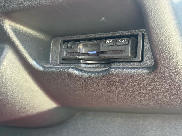 ハイエースバン スーパーＧＬ　ダークプライム　特別仕様車　ベットキット　フロントモデリスタ　社外１５インチＡＷ　ハーフレザーシート　ＥＴＣ　ＬＥＤヘッドライト　ナビＴＶ　Ｂカメラ　スマートキー　両側スライド　両側スライドガラス　キャンピング仕様（32枚目）