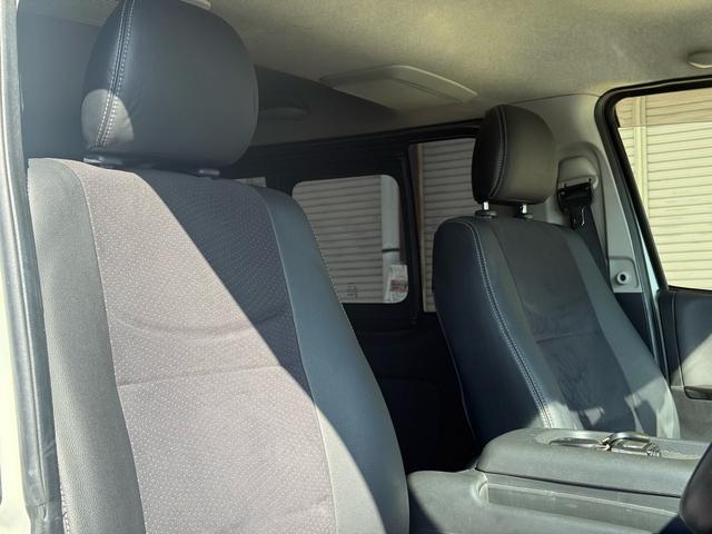 ハイエースバン スーパーＧＬ　ダークプライム　特別仕様車　ベットキット　フロントモデリスタ　社外１５インチＡＷ　ハーフレザーシート　ＥＴＣ　ＬＥＤヘッドライト　ナビＴＶ　Ｂカメラ　スマートキー　両側スライド　両側スライドガラス　キャンピング仕様（33枚目）