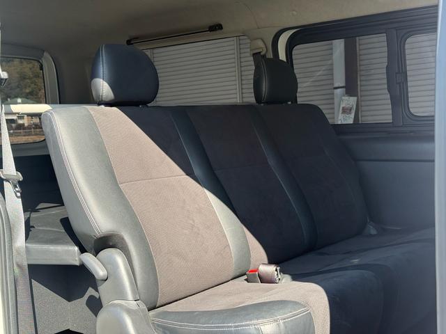 ハイエースバン スーパーＧＬ　ダークプライム　特別仕様車　ベットキット　フロントモデリスタ　社外１５インチＡＷ　ハーフレザーシート　ＥＴＣ　ＬＥＤヘッドライト　ナビＴＶ　Ｂカメラ　スマートキー　両側スライド　両側スライドガラス　キャンピング仕様（37枚目）