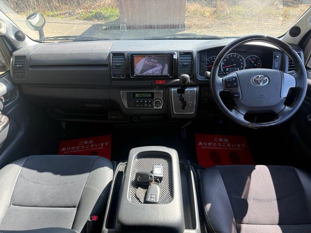 ハイエースバン スーパーＧＬ　ダークプライム　特別仕様車　ベットキット　フロントモデリスタ　社外１５インチＡＷ　ハーフレザーシート　ＥＴＣ　ＬＥＤヘッドライト　ナビＴＶ　Ｂカメラ　スマートキー　両側スライド　両側スライドガラス　キャンピング仕様（40枚目）