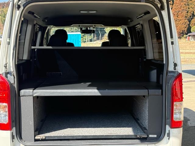 ハイエースバン スーパーＧＬ　ダークプライム　特別仕様車　ベットキット　フロントモデリスタ　社外１５インチＡＷ　ハーフレザーシート　ＥＴＣ　ＬＥＤヘッドライト　ナビＴＶ　Ｂカメラ　スマートキー　両側スライド　両側スライドガラス　キャンピング仕様（55枚目）