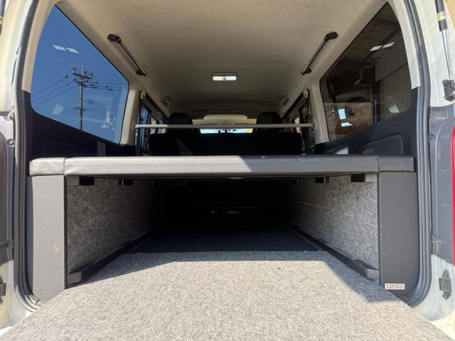 ハイエースバン スーパーＧＬ　ダークプライム　特別仕様車　ベットキット　フロントモデリスタ　社外１５インチＡＷ　ハーフレザーシート　ＥＴＣ　ＬＥＤヘッドライト　ナビＴＶ　Ｂカメラ　スマートキー　両側スライド　両側スライドガラス　キャンピング仕様（58枚目）