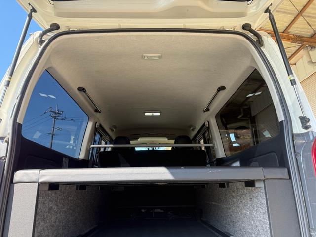ハイエースバン スーパーＧＬ　ダークプライム　特別仕様車　ベットキット　フロントモデリスタ　社外１５インチＡＷ　ハーフレザーシート　ＥＴＣ　ＬＥＤヘッドライト　ナビＴＶ　Ｂカメラ　スマートキー　両側スライド　両側スライドガラス　キャンピング仕様（59枚目）
