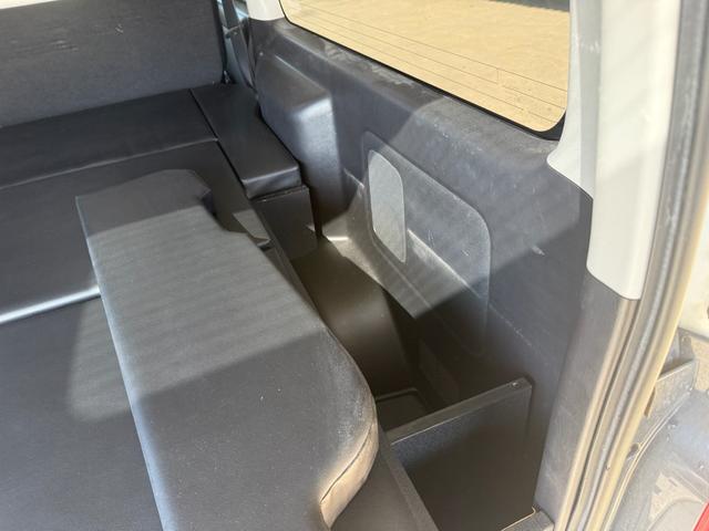 ハイエースバン スーパーＧＬ　ダークプライム　特別仕様車　ベットキット　フロントモデリスタ　社外１５インチＡＷ　ハーフレザーシート　ＥＴＣ　ＬＥＤヘッドライト　ナビＴＶ　Ｂカメラ　スマートキー　両側スライド　両側スライドガラス　キャンピング仕様（62枚目）