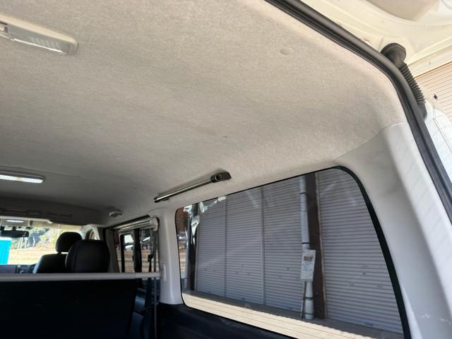 ハイエースバン スーパーＧＬ　ダークプライム　特別仕様車　ベットキット　フロントモデリスタ　社外１５インチＡＷ　ハーフレザーシート　ＥＴＣ　ＬＥＤヘッドライト　ナビＴＶ　Ｂカメラ　スマートキー　両側スライド　両側スライドガラス　キャンピング仕様（64枚目）