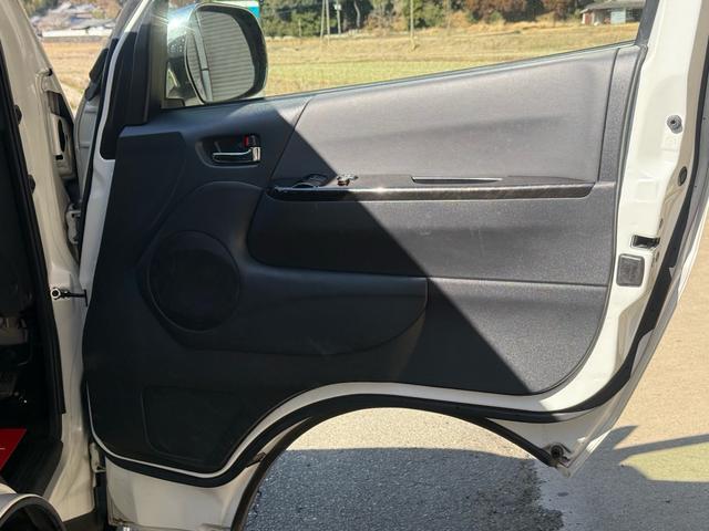 ハイエースバン スーパーＧＬ　ダークプライム　特別仕様車　ベットキット　フロントモデリスタ　社外１５インチＡＷ　ハーフレザーシート　ＥＴＣ　ＬＥＤヘッドライト　ナビＴＶ　Ｂカメラ　スマートキー　両側スライド　両側スライドガラス　キャンピング仕様（80枚目）