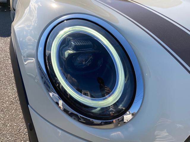 ＭＩＮＩ クーパーＤ　エッセンシャル・トリム　ＡｐｐｌｅＣａｒＰｌａｙ対応　デジタルメーター　ブラックホイール　フロントシートヒーター　前後パークセンサー　ＬＥＤヘッドライト　スマートキー　ドライブレコーダー（4枚目）