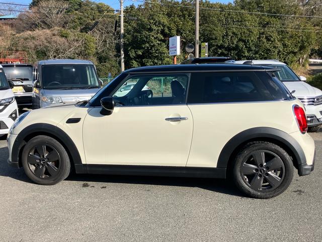 ＭＩＮＩ クーパーＤ　エッセンシャル・トリム　ＡｐｐｌｅＣａｒＰｌａｙ対応　デジタルメーター　ブラックホイール　フロントシートヒーター　前後パークセンサー　ＬＥＤヘッドライト　スマートキー　ドライブレコーダー（11枚目）