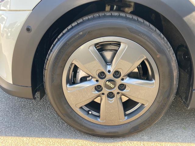 ＭＩＮＩ クーパーＤ　エッセンシャル・トリム　ＡｐｐｌｅＣａｒＰｌａｙ対応　デジタルメーター　ブラックホイール　フロントシートヒーター　前後パークセンサー　ＬＥＤヘッドライト　スマートキー　ドライブレコーダー（13枚目）