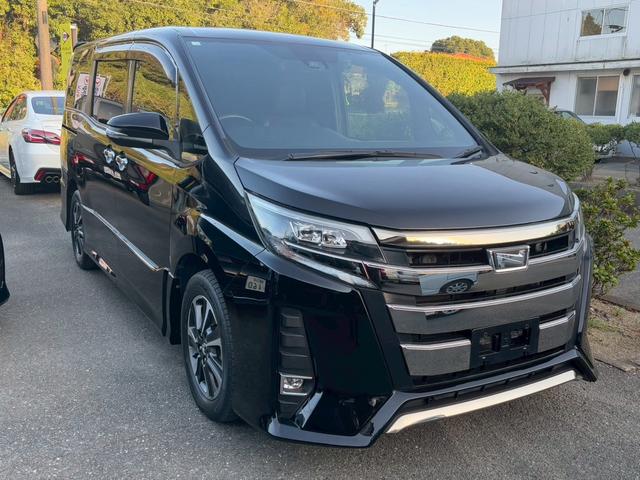 ノア Ｓｉ　ダブルバイビー　ＴＶ＆ナビ　後席モニター　バックカメラ　クルーズコントロール　スマートキー　キーレスエントリー　プッシュスタート　両側電動スライドドア　３列シート　ＬＥＤヘッドライト（3枚目）