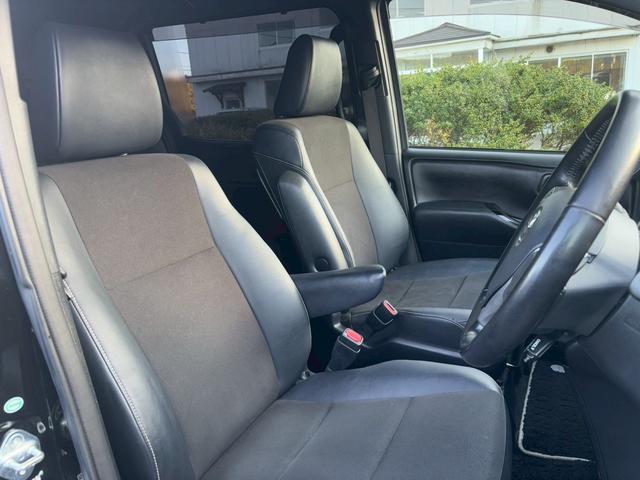 ノア Ｓｉ　ダブルバイビー　ＴＶ＆ナビ　後席モニター　バックカメラ　クルーズコントロール　スマートキー　キーレスエントリー　プッシュスタート　両側電動スライドドア　３列シート　ＬＥＤヘッドライト（6枚目）