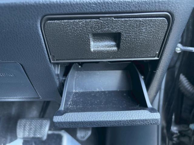 ノア Ｓｉ　ダブルバイビー　ＴＶ＆ナビ　後席モニター　バックカメラ　クルーズコントロール　スマートキー　キーレスエントリー　プッシュスタート　両側電動スライドドア　３列シート　ＬＥＤヘッドライト（15枚目）