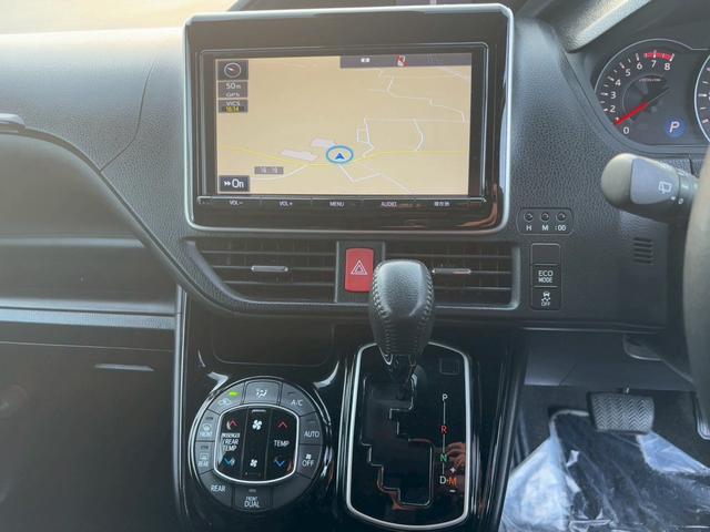 ノア Ｓｉ　ダブルバイビー　ＴＶ＆ナビ　後席モニター　バックカメラ　クルーズコントロール　スマートキー　キーレスエントリー　プッシュスタート　両側電動スライドドア　３列シート　ＬＥＤヘッドライト（17枚目）