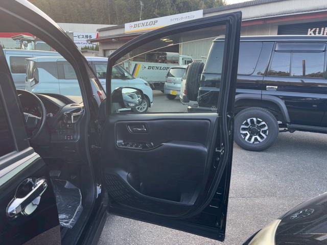 ノア Ｓｉ　ダブルバイビー　ＴＶ＆ナビ　後席モニター　バックカメラ　クルーズコントロール　スマートキー　キーレスエントリー　プッシュスタート　両側電動スライドドア　３列シート　ＬＥＤヘッドライト（33枚目）