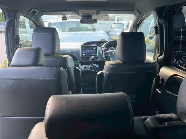 ノア Ｓｉ　ダブルバイビー　ＴＶ＆ナビ　後席モニター　バックカメラ　クルーズコントロール　スマートキー　キーレスエントリー　プッシュスタート　両側電動スライドドア　３列シート　ＬＥＤヘッドライト（52枚目）