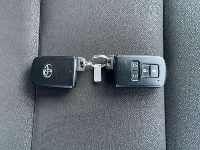 ノア Ｓｉ　ダブルバイビー　ＴＶ＆ナビ　後席モニター　バックカメラ　クルーズコントロール　スマートキー　キーレスエントリー　プッシュスタート　両側電動スライドドア　３列シート　ＬＥＤヘッドライト（71枚目）