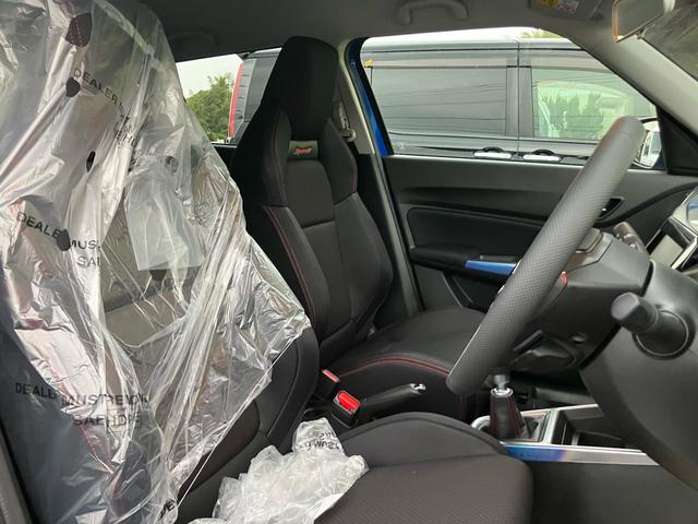 スイフトスポーツ ＺＣ３３Ｓ　ファイナルエディション　シートヒーター　キーレスエントリー　スマートキー　盗難防止システム　クリアランスソナー　エアバック　パワーウィンドウ　パワーステアリング　ＬＥＤヘッドランプ　衝突被害軽減システム（9枚目）