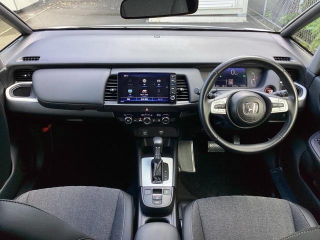 フィット ｅ：ＨＥＶホーム　ＨｏｎｄａＣＯＮＮＥＣＴｆｏｒＧａｔｈｅｒｓ＋ナビ装着用スペシャルパッケージ　クリソナ　助手席エアバッグ　運転席エアバッグ　アイドリングストップ　ＬＥＤライト　ＵＳＢ接続　バックカメラ　ＡＢＳ　ＶＳＡ（2枚目）