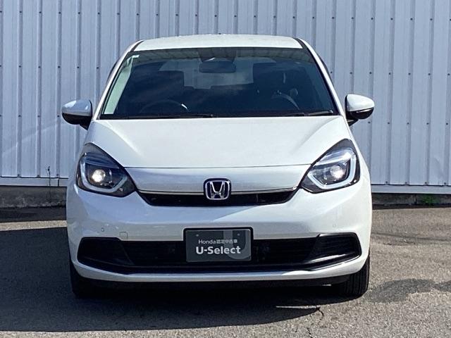 フィット ｅ：ＨＥＶホーム　ＨｏｎｄａＣＯＮＮＥＣＴｆｏｒＧａｔｈｅｒｓ＋ナビ装着用スペシャルパッケージ　クリソナ　助手席エアバッグ　運転席エアバッグ　アイドリングストップ　ＬＥＤライト　ＵＳＢ接続　バックカメラ　ＡＢＳ　ＶＳＡ（6枚目）