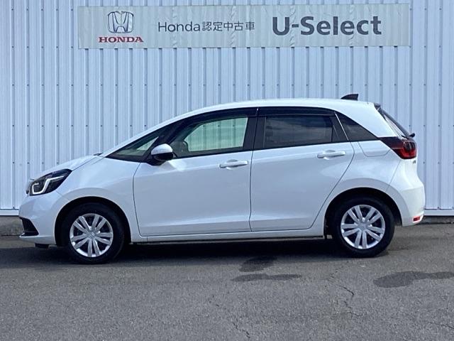 フィット ｅ：ＨＥＶホーム　ＨｏｎｄａＣＯＮＮＥＣＴｆｏｒＧａｔｈｅｒｓ＋ナビ装着用スペシャルパッケージ　クリソナ　助手席エアバッグ　運転席エアバッグ　アイドリングストップ　ＬＥＤライト　ＵＳＢ接続　バックカメラ　ＡＢＳ　ＶＳＡ（10枚目）