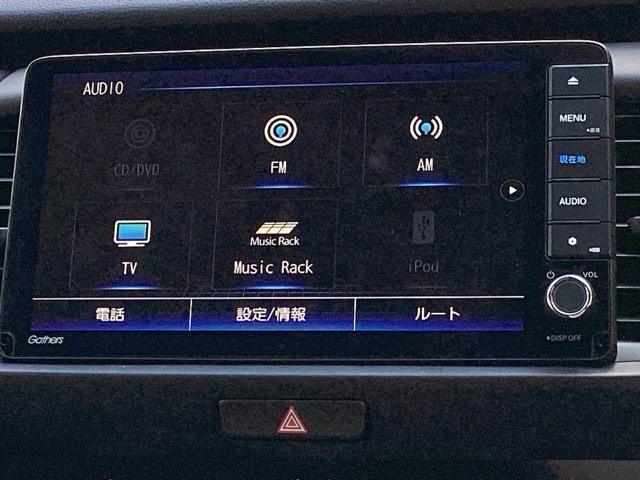 フィット ｅ：ＨＥＶホーム　ＨｏｎｄａＣＯＮＮＥＣＴｆｏｒＧａｔｈｅｒｓ＋ナビ装着用スペシャルパッケージ　クリソナ　助手席エアバッグ　運転席エアバッグ　アイドリングストップ　ＬＥＤライト　ＵＳＢ接続　バックカメラ　ＡＢＳ　ＶＳＡ（11枚目）