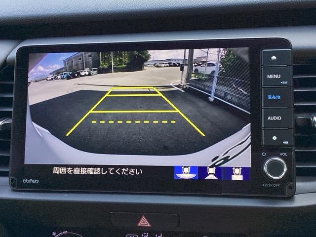 フィット ｅ：ＨＥＶホーム　ＨｏｎｄａＣＯＮＮＥＣＴｆｏｒＧａｔｈｅｒｓ＋ナビ装着用スペシャルパッケージ　クリソナ　助手席エアバッグ　運転席エアバッグ　アイドリングストップ　ＬＥＤライト　ＵＳＢ接続　バックカメラ　ＡＢＳ　ＶＳＡ（12枚目）