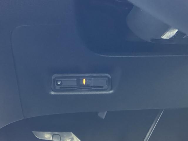 フィット ｅ：ＨＥＶホーム　ＨｏｎｄａＣＯＮＮＥＣＴｆｏｒＧａｔｈｅｒｓ＋ナビ装着用スペシャルパッケージ　クリソナ　助手席エアバッグ　運転席エアバッグ　アイドリングストップ　ＬＥＤライト　ＵＳＢ接続　バックカメラ　ＡＢＳ　ＶＳＡ（14枚目）