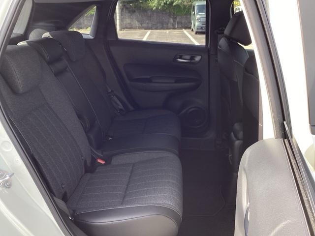 フィット ｅ：ＨＥＶホーム　ＨｏｎｄａＣＯＮＮＥＣＴｆｏｒＧａｔｈｅｒｓ＋ナビ装着用スペシャルパッケージ　クリソナ　助手席エアバッグ　運転席エアバッグ　アイドリングストップ　ＬＥＤライト　ＵＳＢ接続　バックカメラ　ＡＢＳ　ＶＳＡ（17枚目）