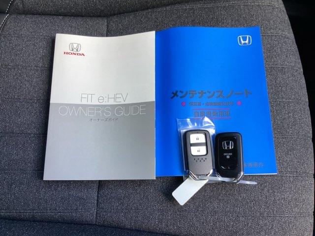 フィット ｅ：ＨＥＶホーム　ＨｏｎｄａＣＯＮＮＥＣＴｆｏｒＧａｔｈｅｒｓ＋ナビ装着用スペシャルパッケージ　クリソナ　助手席エアバッグ　運転席エアバッグ　アイドリングストップ　ＬＥＤライト　ＵＳＢ接続　バックカメラ　ＡＢＳ　ＶＳＡ（19枚目）