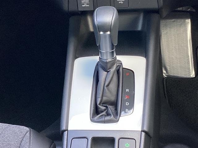 フィット ｅ：ＨＥＶホーム　ＨｏｎｄａＣＯＮＮＥＣＴｆｏｒＧａｔｈｅｒｓ＋ナビ装着用スペシャルパッケージ　クリソナ　助手席エアバッグ　運転席エアバッグ　アイドリングストップ　ＬＥＤライト　ＵＳＢ接続　バックカメラ　ＡＢＳ　ＶＳＡ（21枚目）