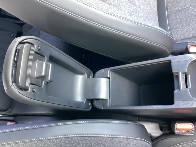 フィット ｅ：ＨＥＶホーム　ＨｏｎｄａＣＯＮＮＥＣＴｆｏｒＧａｔｈｅｒｓ＋ナビ装着用スペシャルパッケージ　クリソナ　助手席エアバッグ　運転席エアバッグ　アイドリングストップ　ＬＥＤライト　ＵＳＢ接続　バックカメラ　ＡＢＳ　ＶＳＡ（25枚目）