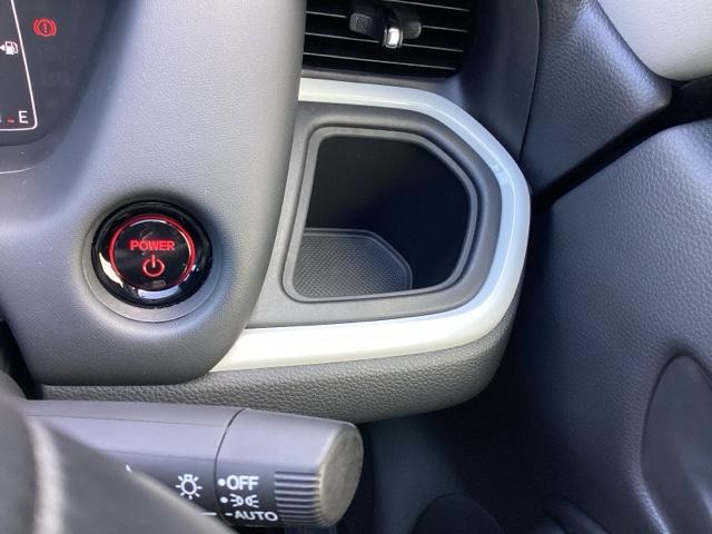 フィット ｅ：ＨＥＶホーム　ＨｏｎｄａＣＯＮＮＥＣＴｆｏｒＧａｔｈｅｒｓ＋ナビ装着用スペシャルパッケージ　クリソナ　助手席エアバッグ　運転席エアバッグ　アイドリングストップ　ＬＥＤライト　ＵＳＢ接続　バックカメラ　ＡＢＳ　ＶＳＡ（30枚目）