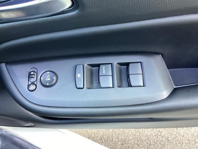 フィット ｅ：ＨＥＶホーム　ＨｏｎｄａＣＯＮＮＥＣＴｆｏｒＧａｔｈｅｒｓ＋ナビ装着用スペシャルパッケージ　クリソナ　助手席エアバッグ　運転席エアバッグ　アイドリングストップ　ＬＥＤライト　ＵＳＢ接続　バックカメラ　ＡＢＳ　ＶＳＡ（35枚目）