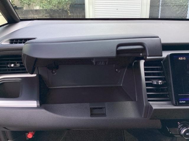 フィット ｅ：ＨＥＶホーム　ＨｏｎｄａＣＯＮＮＥＣＴｆｏｒＧａｔｈｅｒｓ＋ナビ装着用スペシャルパッケージ　クリソナ　助手席エアバッグ　運転席エアバッグ　アイドリングストップ　ＬＥＤライト　ＵＳＢ接続　バックカメラ　ＡＢＳ　ＶＳＡ（41枚目）