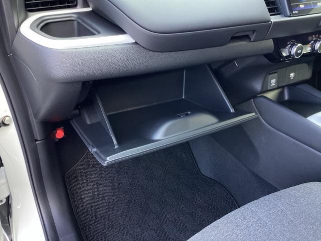 フィット ｅ：ＨＥＶホーム　ＨｏｎｄａＣＯＮＮＥＣＴｆｏｒＧａｔｈｅｒｓ＋ナビ装着用スペシャルパッケージ　クリソナ　助手席エアバッグ　運転席エアバッグ　アイドリングストップ　ＬＥＤライト　ＵＳＢ接続　バックカメラ　ＡＢＳ　ＶＳＡ（42枚目）