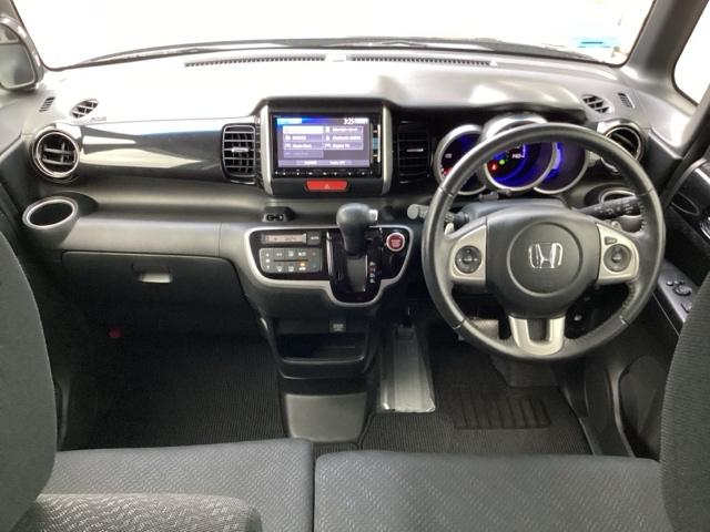 Ｎ－ＢＯＸカスタム ＧターボＳＳパッケージ　ＥＴＣ／純正ナビ／バックモニター　ＥＣＯＮ　Ｂモニター　スマートエントリー　ＶＳＡ　ＡＡＣ　ナビＴＶ　オートクルーズコントロール　サイドカーテンエアバック　パワステ　Ｗエアバッグ　ベンチシート　ＤＶＤ（2枚目）