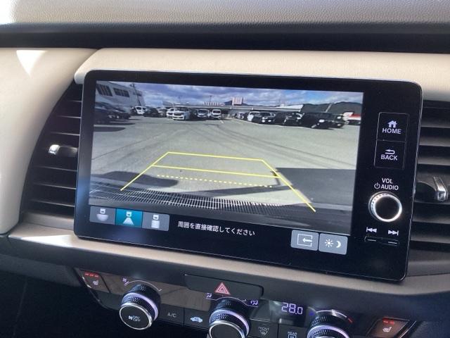 フィット ｅ：ＨＥＶホーム２０周年特別仕様車メゾン　純正ナビ　フルセグ　アルミホイール　誤発信抑制　Ｐセンサー　Ｒカメ　ＥＴＣ　ＡＢＳ　シートヒーター　オートクルーズコントロール　横滑り防止装置　サイドカーテンエアバック　ドライブレコーダー　ＬＥＤ（12枚目）