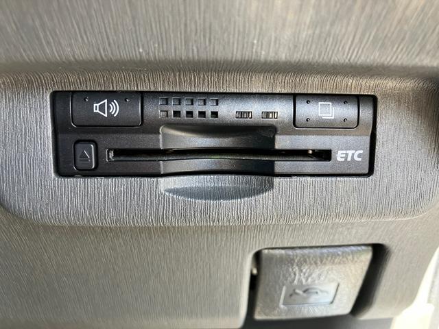 プリウス Ｓ　ナビ　ＴＶ　ＥＴＣ　スマートキー　バックカメラ（4枚目）