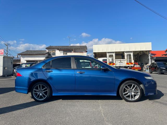 アコード ユーロＲ　純正レカロシート／モデューロマフラー／ＭＯＭＯステアリング／デュアルエアコン／ＣＤ／キーレス／１７インチアルミ／（5枚目）