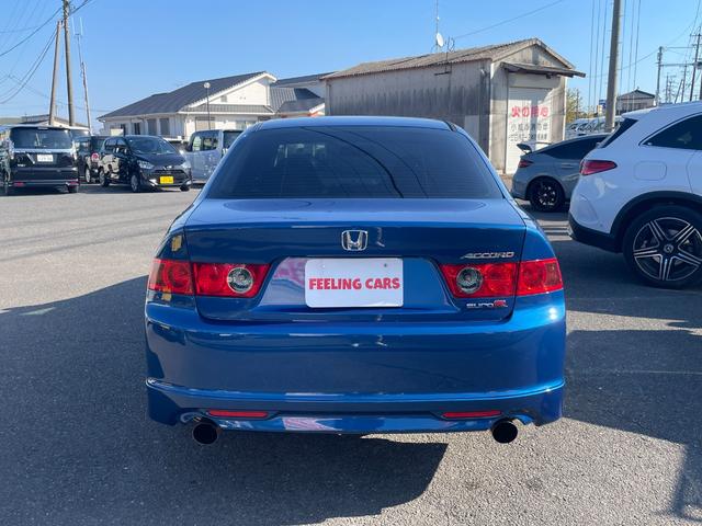 アコード ユーロＲ　純正レカロシート／モデューロマフラー／ＭＯＭＯステアリング／デュアルエアコン／ＣＤ／キーレス／１７インチアルミ／（6枚目）