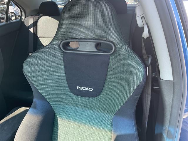 アコード ユーロＲ　純正レカロシート／モデューロマフラー／ＭＯＭＯステアリング／デュアルエアコン／ＣＤ／キーレス／１７インチアルミ／（12枚目）