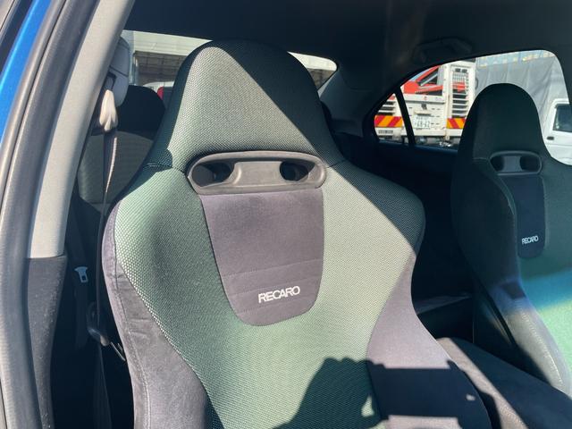 アコード ユーロＲ　純正レカロシート／モデューロマフラー／ＭＯＭＯステアリング／デュアルエアコン／ＣＤ／キーレス／１７インチアルミ／（13枚目）