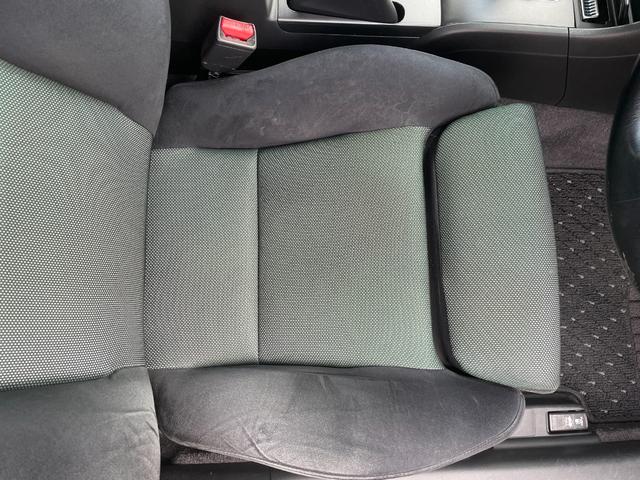 アコード ユーロＲ　純正レカロシート／モデューロマフラー／ＭＯＭＯステアリング／デュアルエアコン／ＣＤ／キーレス／１７インチアルミ／（15枚目）