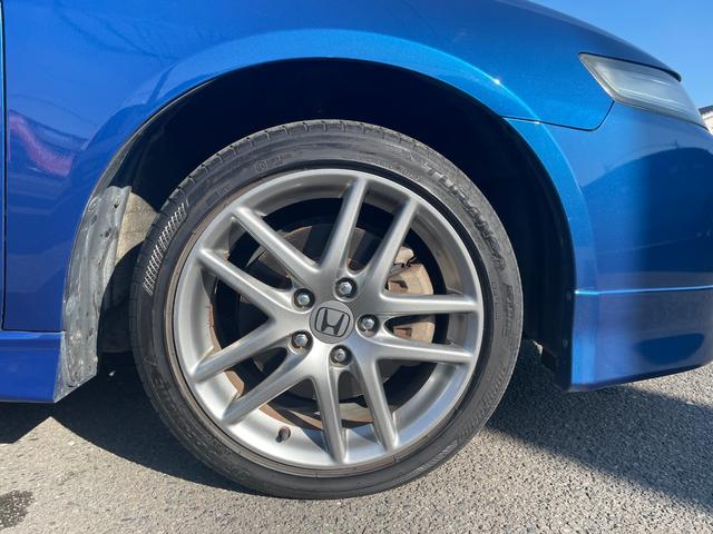 アコード ユーロＲ　純正レカロシート／モデューロマフラー／ＭＯＭＯステアリング／デュアルエアコン／ＣＤ／キーレス／１７インチアルミ／（19枚目）