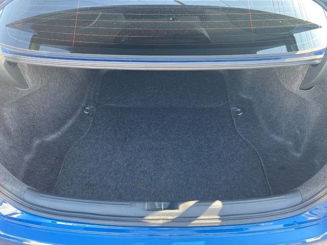 アコード ユーロＲ　純正レカロシート／モデューロマフラー／ＭＯＭＯステアリング／デュアルエアコン／ＣＤ／キーレス／１７インチアルミ／（31枚目）