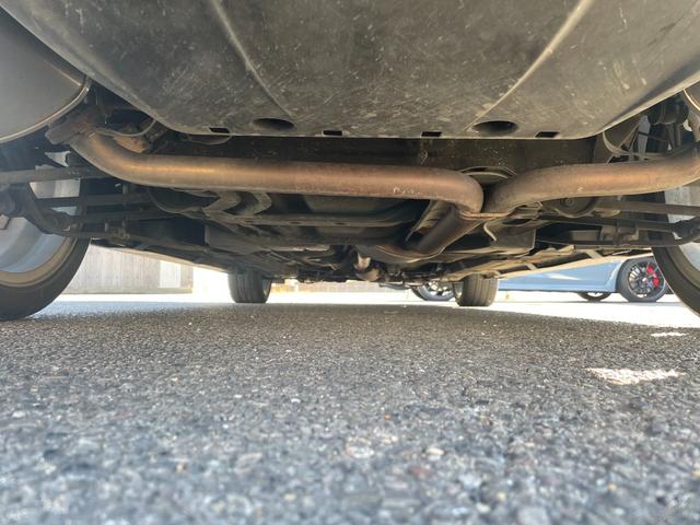 アコード ユーロＲ　純正レカロシート／モデューロマフラー／ＭＯＭＯステアリング／デュアルエアコン／ＣＤ／キーレス／１７インチアルミ／（32枚目）