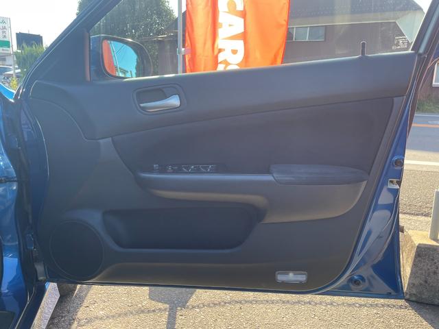 アコード ユーロＲ　純正レカロシート／モデューロマフラー／ＭＯＭＯステアリング／デュアルエアコン／ＣＤ／キーレス／１７インチアルミ／（34枚目）