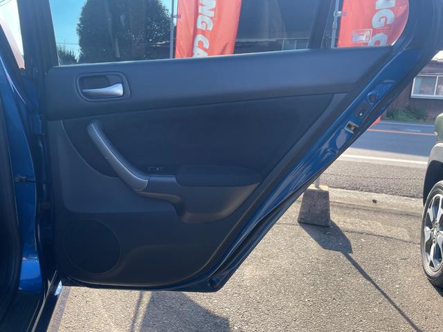 アコード ユーロＲ　純正レカロシート／モデューロマフラー／ＭＯＭＯステアリング／デュアルエアコン／ＣＤ／キーレス／１７インチアルミ／（35枚目）