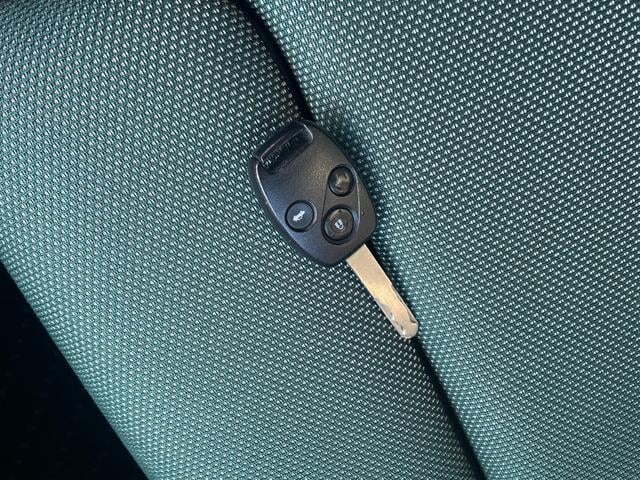 アコード ユーロＲ　純正レカロシート／モデューロマフラー／ＭＯＭＯステアリング／デュアルエアコン／ＣＤ／キーレス／１７インチアルミ／（41枚目）